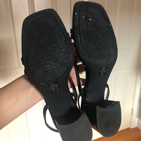 Unisa Marika Sandal in Black - Picture 4 of 5